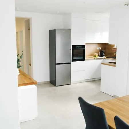 Castellano * Kastela