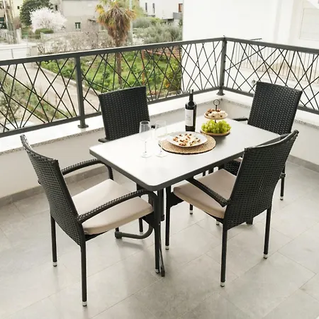 Castellano Apartman *